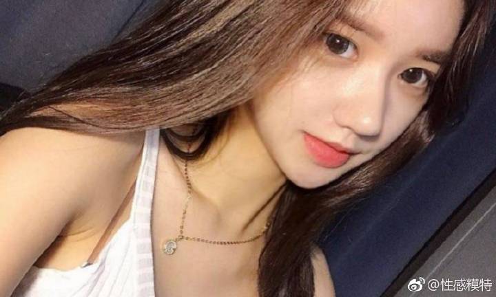 上海医生飞机上协助急救心脏骤停乘客